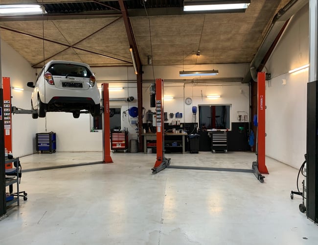 Bilforretning med Autoværksted sælges i Frederikssund - Overskud før skat 2021: 687.480,- kr.