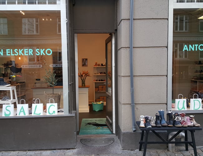 Flot butik med børnesko og stor fast kundeskare i København