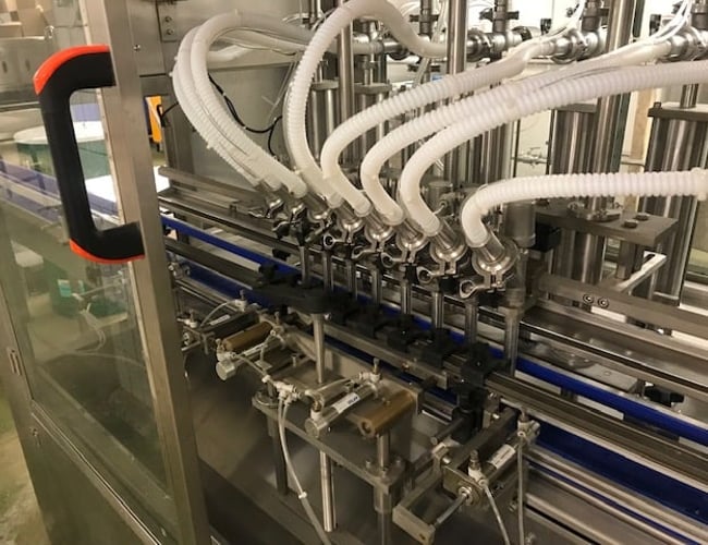 Fuld automatisk produktionslinje til: (Drikkevarer, Kombucha, Ice Tea, Ketchup, Mayonnaise og andre dressinger.) 