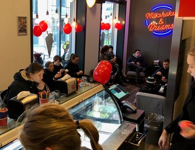 Perfekt lokation til is-bar eller lign. - Afståelse