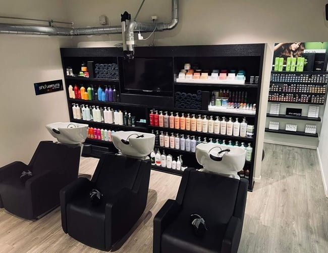 Veldrevet og supergodt beliggende frisørsalon i Aarhus - pris finder vi ud af
