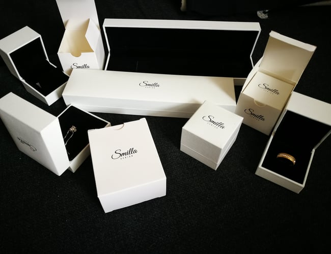 Unikt, stort parti smykker med ægte Swarovski krystaller