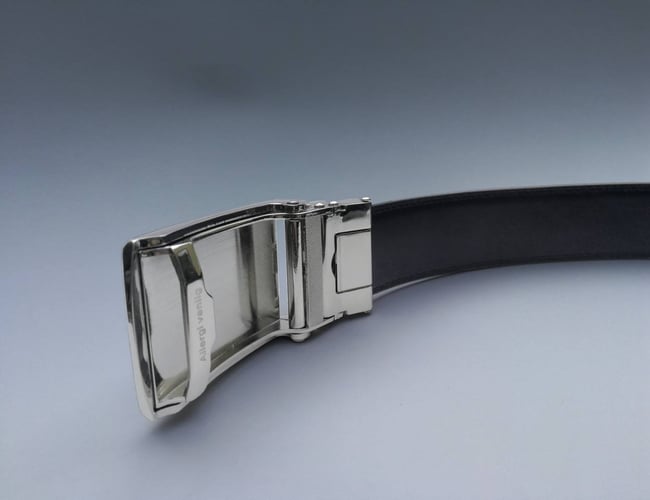 Webshop med salg af bælteserie i egen design - Omsætning 200.000 kr - Aktiv siden 2016