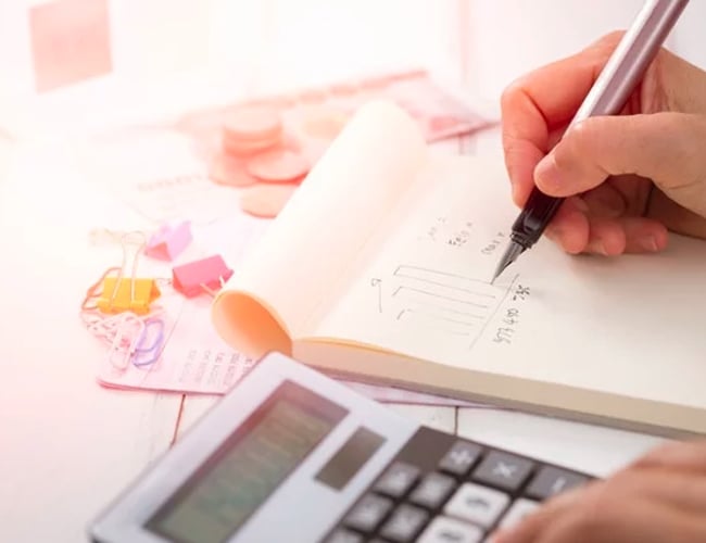 Bogføring- og regnskabsvirksomhed - Årlig afkast 1.9 mio kr. - Omsætning 3.8 mio kr. 