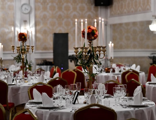 Unik mulighed! Velfungerende spisested og selskabslokaler med stort overskud