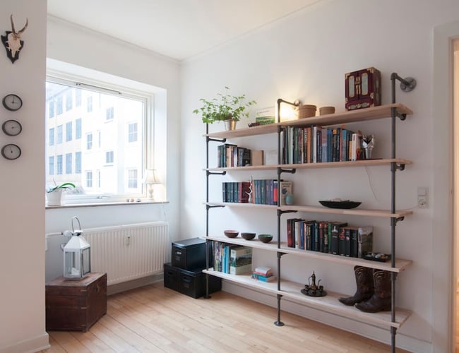 Produktion og webshop med træ og metal interiør