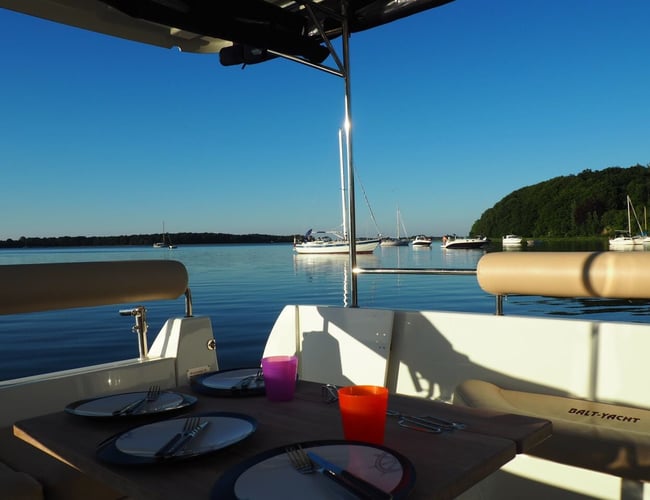 Unikt luksus bådudlejningsfirma med faste havnepladser