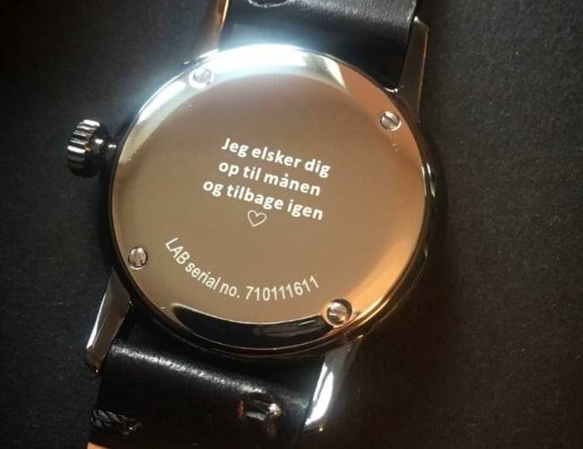 Innovativt websalg af URE - skab dit eget design med få klik med musen.