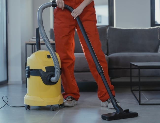 Mindre rengøringsfirma - Overskud: 354.850 kr.