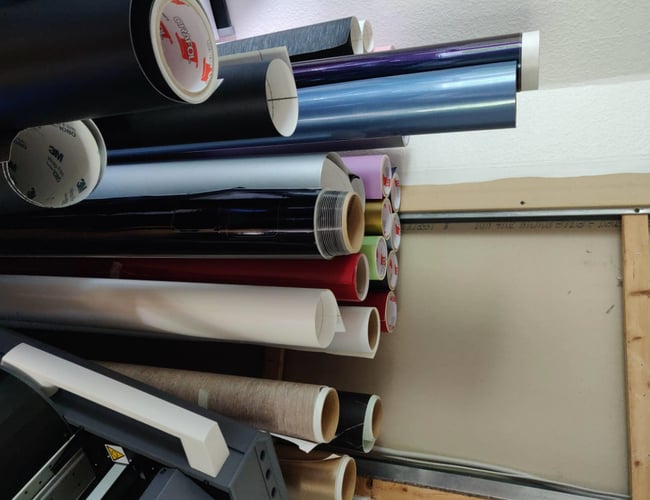 Skiltevirksomhed sælger sit varelager - Folie, maskine og alt tilbehør