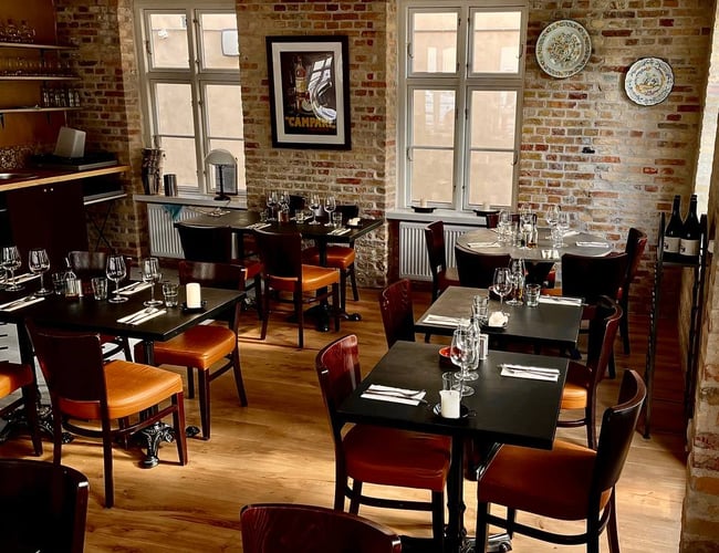 Nyrenoveret restaurant i gadens ældste hus på Amager - Afståelse