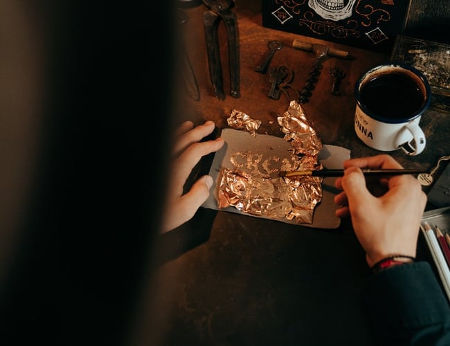 Forgyldningsvirksomhed - Kan lægge 24 karat guld på andre metaller. - Sælges som startpakke