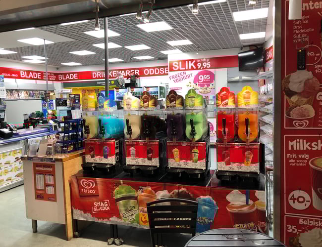 Kiosk med tilhørende spillehal til salg