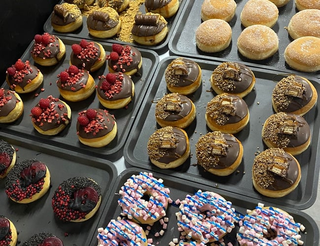 Bubble Tea og Donuts sælges i hjertet af Vejle - Omsætning 2021: 1.500.000 kr. - Årlig løn før skat: 358.000 kr.