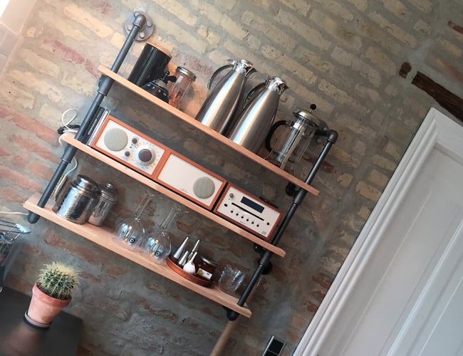 Produktion og webshop med træ og metal interiør