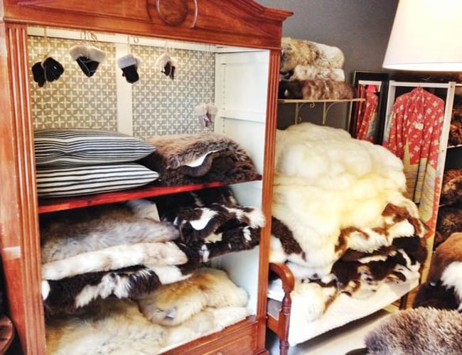 Engros og webshop med lammeskind og hjemmesko med høj avance. Overskud før skat: 300.000 kr.